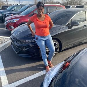 Meet your Posher, Dee-dee